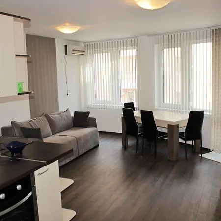 апартамент лаура Apartament Pomorie