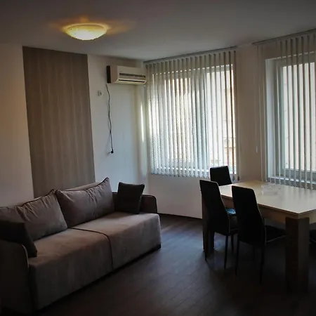апартамент лаура * Pomorie